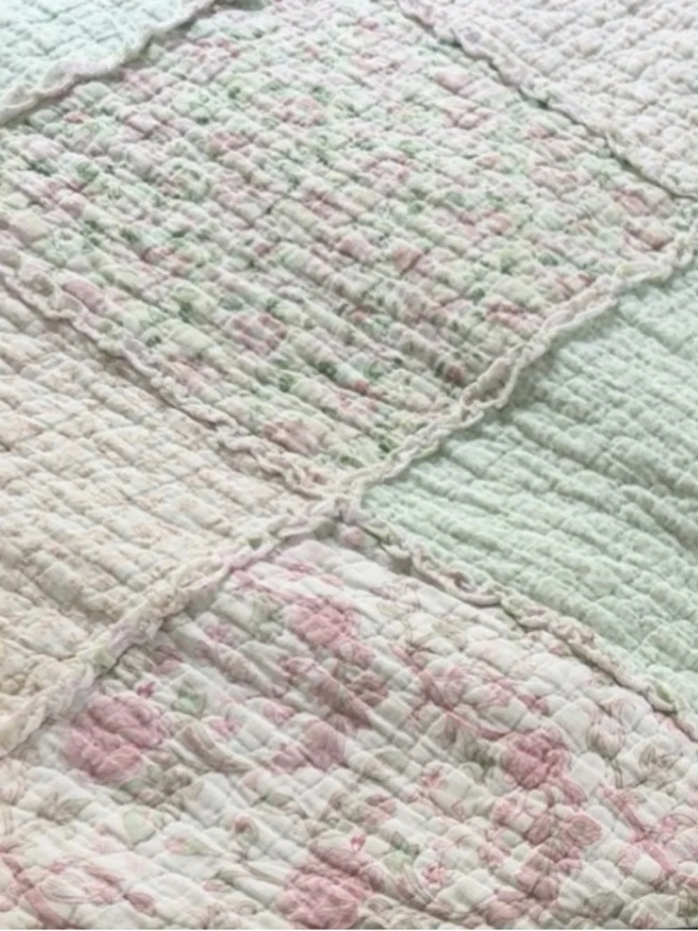 Cozy Line Pastel Floral Rose Garden Queen Quilt Set